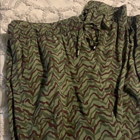 3/$25 Ladies 8/10 pants NWOT - Picture 2 of 9